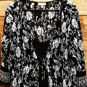 Essentials layered top 1x. Black & lt blue.